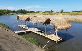 Monty'S Riverside View Resort